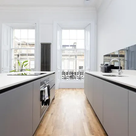 Daire Dragon Luxury Serviced At Alva Street *