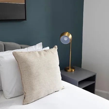 Dragon Luxury Serviced At Alva Street