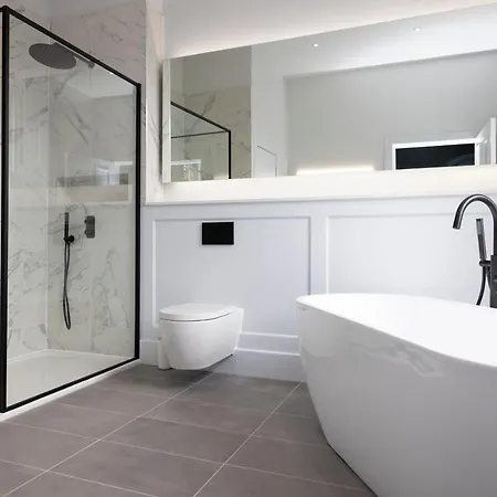 Dragon Luxury Serviced At Alva Street