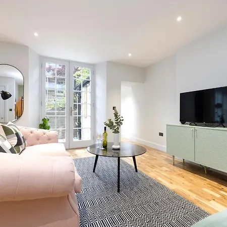 Appartamento Dragon Luxury Serviced At Alva Street Edimburgo