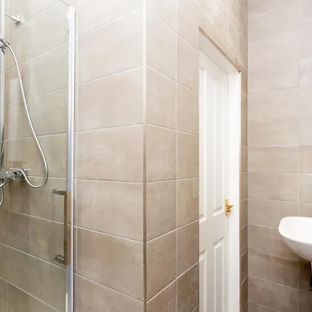 Hamilton Place Stylish 1br-1ba In Stockbridge Edinburgh
