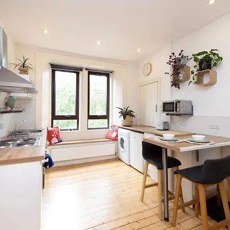 Altido Vibrant Flat Near Fountain Park *