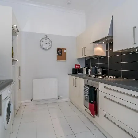 Pass The Keys Renovated 2bed Flat In Quiet Area Near The Meadows Apartment *