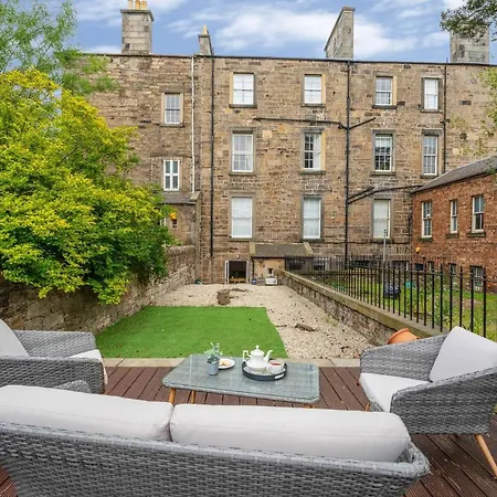 Cozy With Character Large 2 Bedroom Main Door With Garden Holiday home *