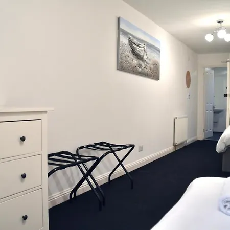 Roost Hill - Free Parking Zone Guest house