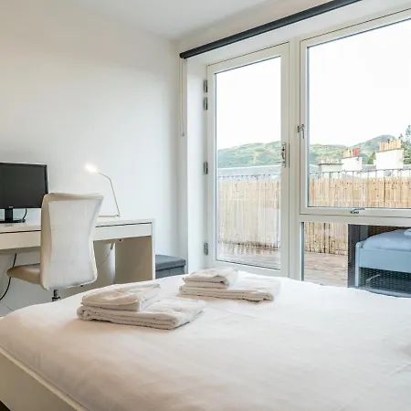 Pass The Keys Beautiful 2-Bd Penthouse With Amazing Views