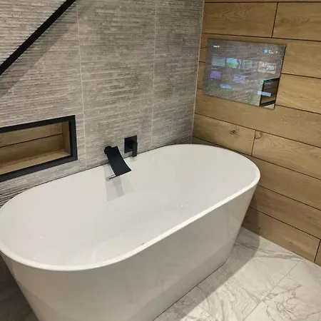Lovely Three Bedroom Upper *