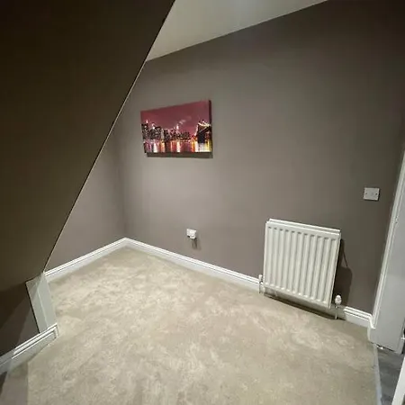 Lovely Three Bedroom Upper Ferienhaus