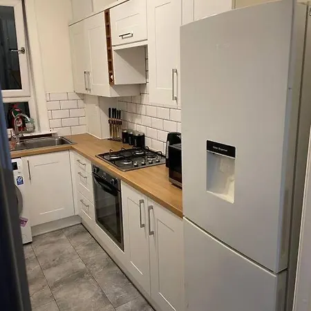 Lovely Three Bedroom Upper Edinburgh