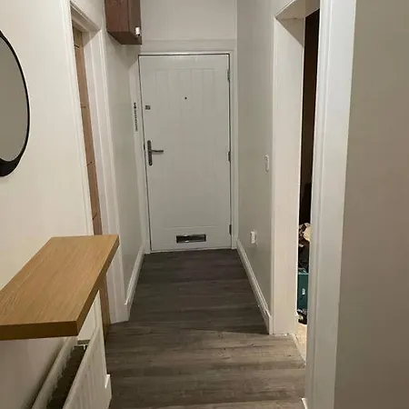 Lovely Three Bedroom Upper Ferienhaus
