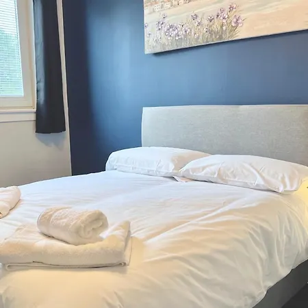 Roost Hill - Free Parking Zone Guest house *