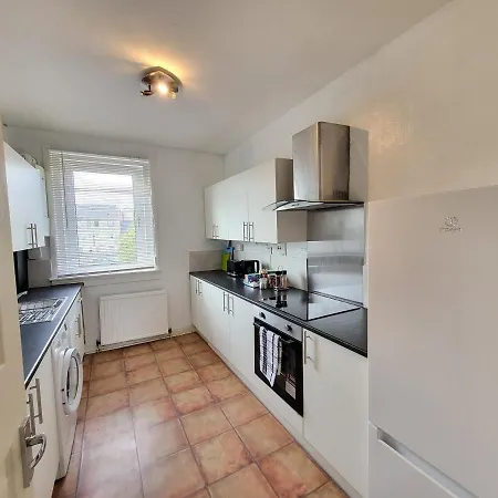 4 Bedrooms By Sensational Short Lets & Serviced *