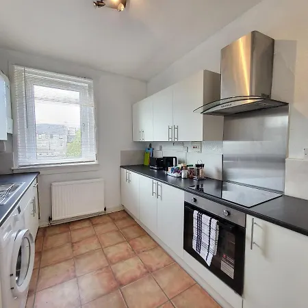 Apartment 4 Bedrooms By Sensational Short Lets & Serviced