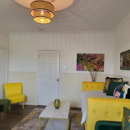 4 Bedrooms By Sensational Short Lets & Serviced Apartment Edinburgh