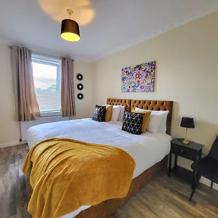 4 Bedrooms By Sensational Short Lets & Serviced * Edinburgh