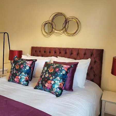 4 Bedrooms By Sensational Short Lets & Serviced Apartment Edinburgh