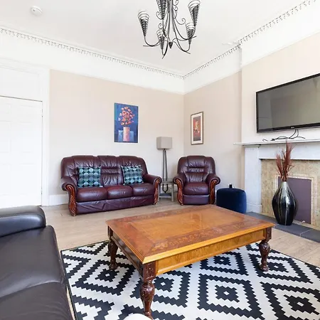 Апартаменты Joivy Family Flat Near Leith