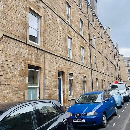 Ground Floor 1 Bedroom Flat In The Centre *