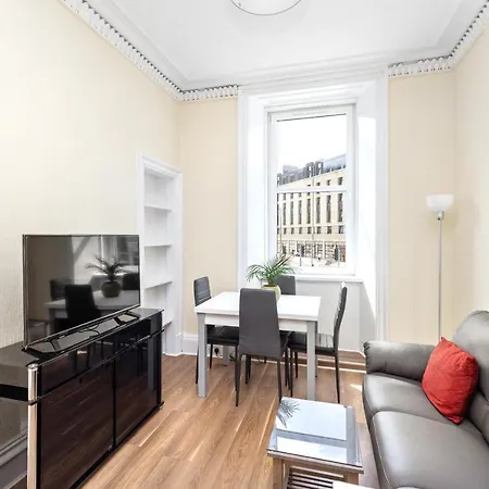 Apartment Altido Charming Flat Near Centre *