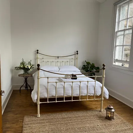 Apartment Three Bedroom Central Flat In - Leith Edinburgh