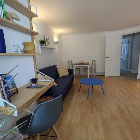 Royal Park Apartment *