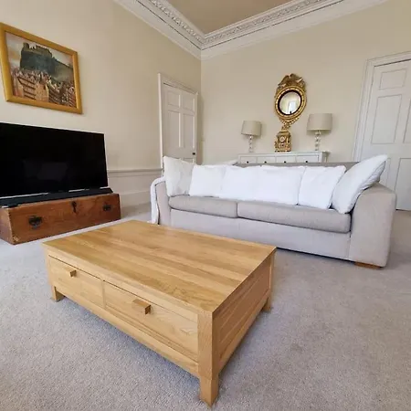 Apartment Beautiful Georgian New Town Flat
