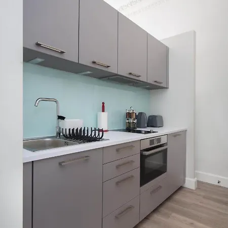 Modern In Prime Location Edinburgh