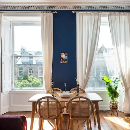 Stunning 2 Bedroom Flat In Trinity Apartment Edinburgh