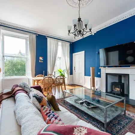 Stunning 2 Bedroom Flat In Trinity Apartment *