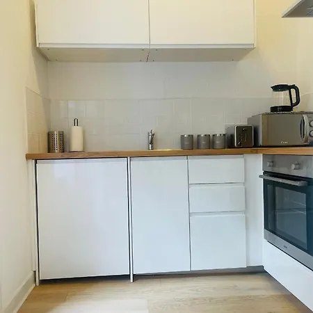 Ground Floor 1 Bedroom Flat In The Centre