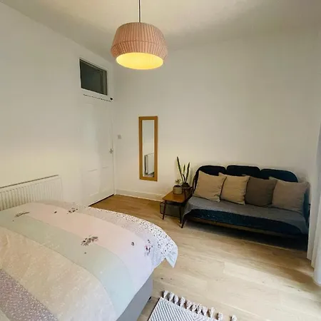 Ground Floor 1 Bedroom Flat In The Centre Apartment *