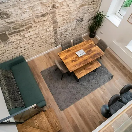 2bd Loft Style - - Free Parking - Pass The Keys