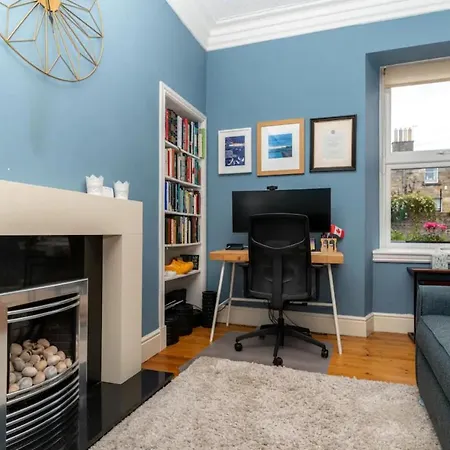 Lovely 1 Bedroom Townhouse In Leith With Garden
