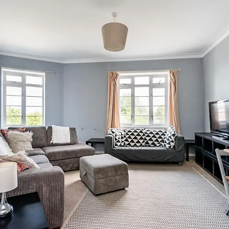 The Amazing Learmonth Court Near Stockbridge 3 Bedrooms Apartment