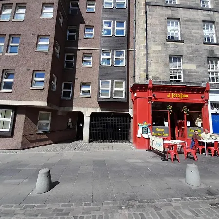 3 Bedrooms Flat In Central Old Town , Grassmarket Heart Of Flat Sleeps 6 , Eh1 *