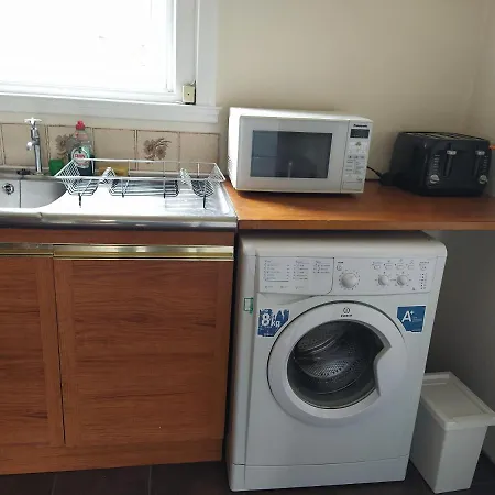 Apartment Self Catering 2 Bedroom Flat, Frequent Buses, 1-minute Walk To Bus Stop, 20 Minutes To Center