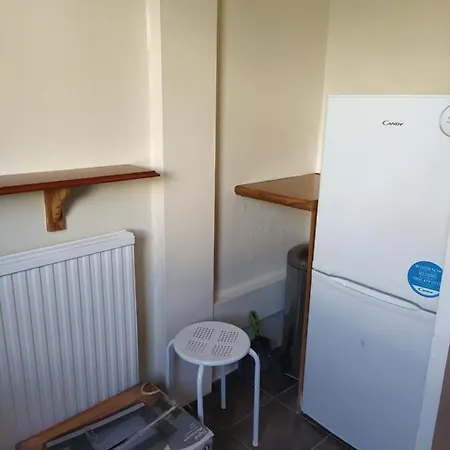 Self Catering 2 Bedroom Flat, Frequent Buses, 1-minute Walk To Bus Stop, 20 Minutes To Center شقة