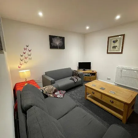 Apartment Lovely 2-bedroom Flat In Centre