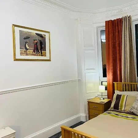 Lovely 2-bedroom Flat In Centre Lägenhet