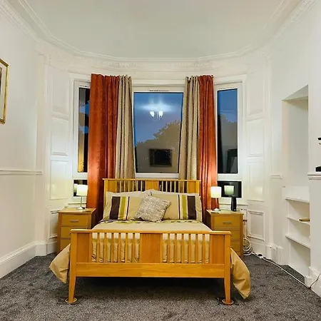 Lovely 2-bedroom Flat In Centre Apartment
