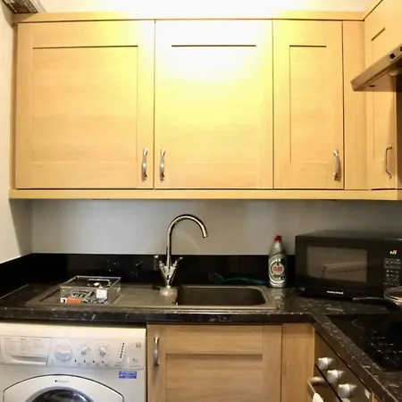Modern 3 Bedroom Flat Close To Center Edinburgh