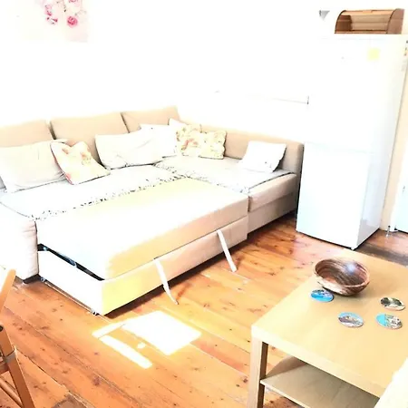 Centre Escape With Private Garden 아파트