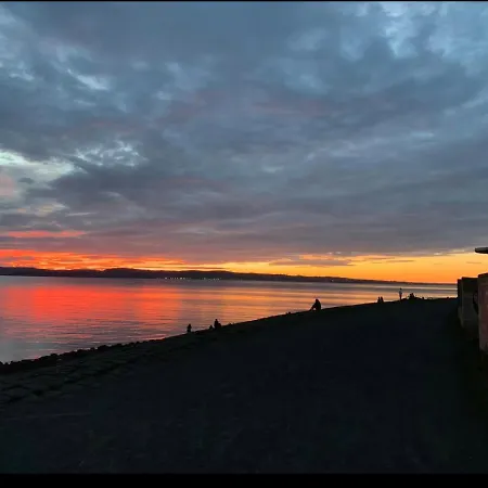 Beautiful Modern Sea-side In The * Edinburg