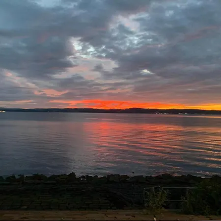 Apartament Beautiful Modern Sea-side In The *