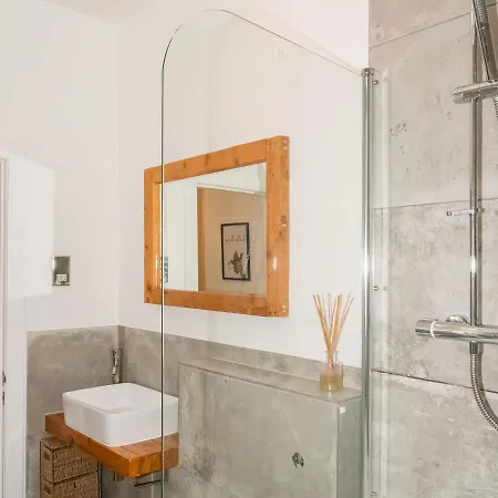 2bd Loft Style - - Free Parking - Pass The Keys *