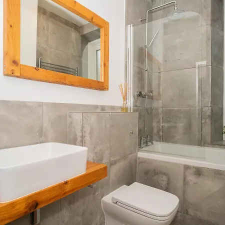 Apartmán 2bd Loft Style - - Free Parking - Pass The Keys