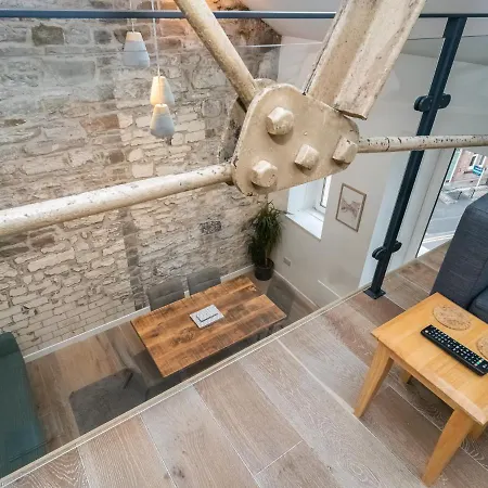 2bd Loft Style - - Free Parking - Pass The Keys