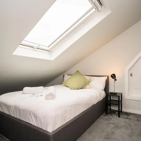 Pass The Keys Stunning 3 Bed Loft Style With Free Parking Lägenhet