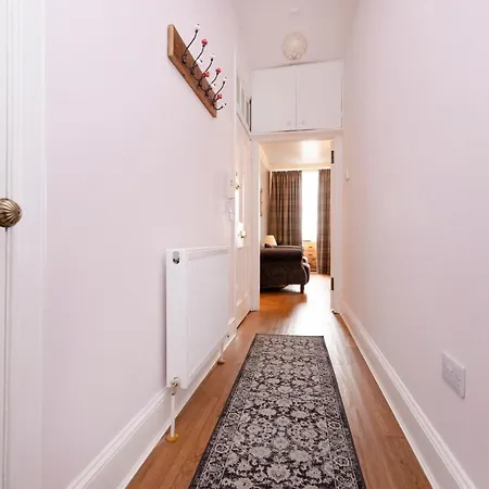 Joivy Cozy Near Castle Apartment *