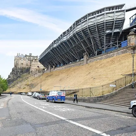 Joivy Cozy Near Castle * Edinburg